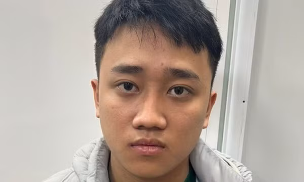 Đi mua mặt dây chuyền tặng người yêu, nam thanh niên cướp giật luôn lượng lớn nhẫn vàng