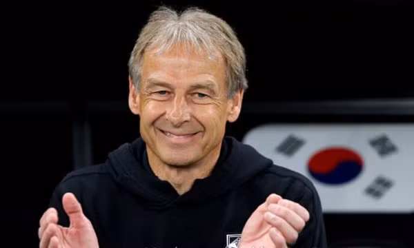 Hàn Quốc bị loại khỏi Asian Cup: HLV Klinsmann vẫn cười, quyết không từ chức