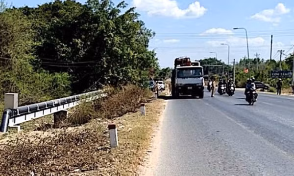 Ôtô tuần tra giao thông Tết gặp nạn, trung uý cảnh sát hy sinh