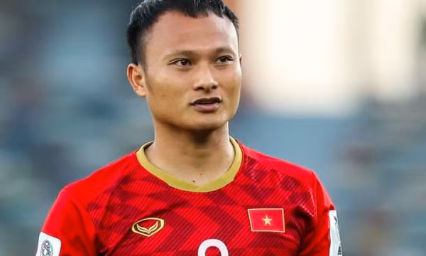 Trọng Hoàng khoác áo CLB Hà Tĩnh đá V-League ở tuổi 35