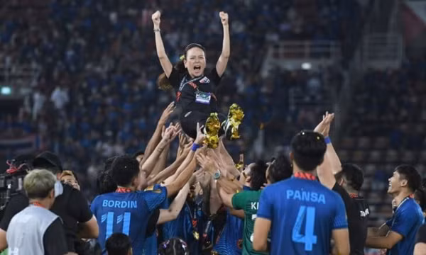 Thái Lan chia tay Asian Cup, Madam Pang từ chức