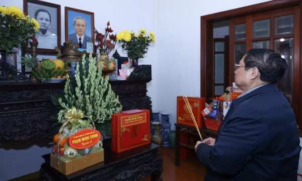 Thủ tướng Phạm Minh Chính dâng hương cố Thủ tướng Phạm Văn Đồng