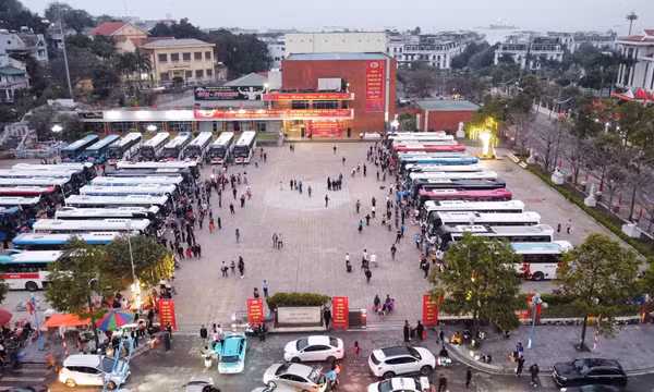 37 chuyến xe miễn phí đưa công nhân Than Hòn Gai về quê ăn Tết 