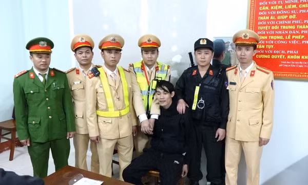 Ôm ma túy bỏ chạy khi bị CSGT tuýt còi kiểm tra nồng độ cồn