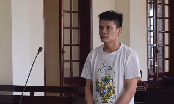 Bực tức con trai 'độ' xe, cha ra tay sát hại