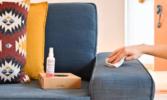 Cách làm sạch ghế sofa chuẩn bị đón Tết