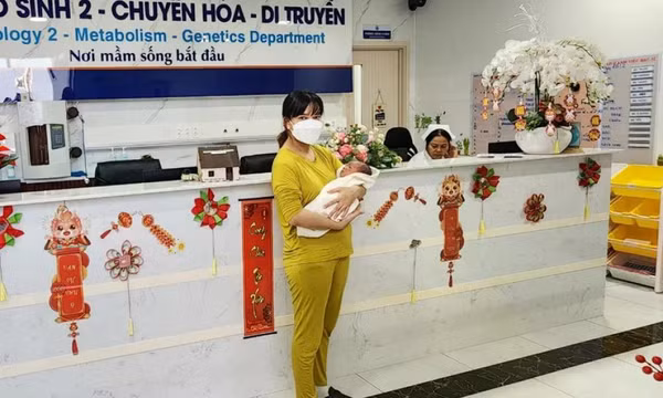 Em bé đầu tiên được can thiệp tim mạch trong bào thai xuất viện