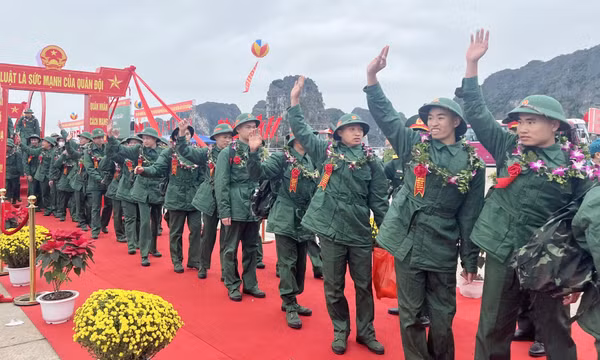 Lễ giao quân nhanh gọn, trang trọng, bảo đảm an toàn