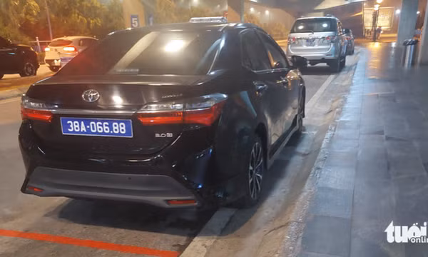 Vì sao phóng viên tìm hiểu xe biển xanh lắp đèn, còi ưu tiên đón người thân ở sân bay bị xử phạt?