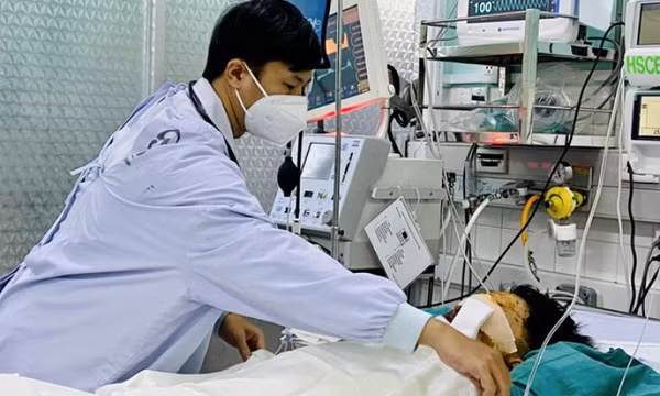 Đốt pháo nổ đầu năm mới: Người tử vong, người nguy cơ mù vĩnh viễn