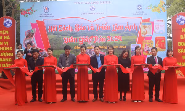 Khai mạc Hội sách, báo Xuân tại huyện Đầm Hà