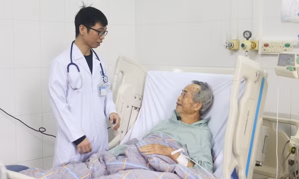 Cứu sống cụ ông nguy kịch do ngộ độc lá lộc mại