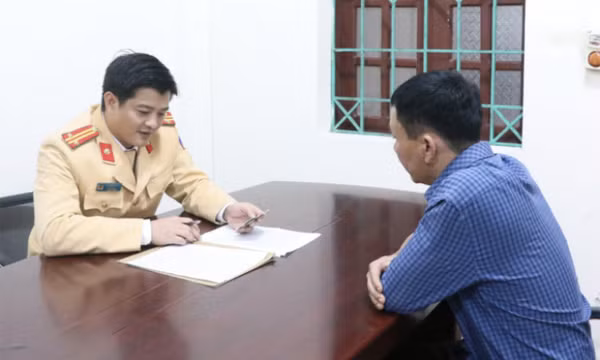 Tài xế xe biển xanh đón con gái lãnh đạo ở sân bay bị phạt 2,5 triệu đồng