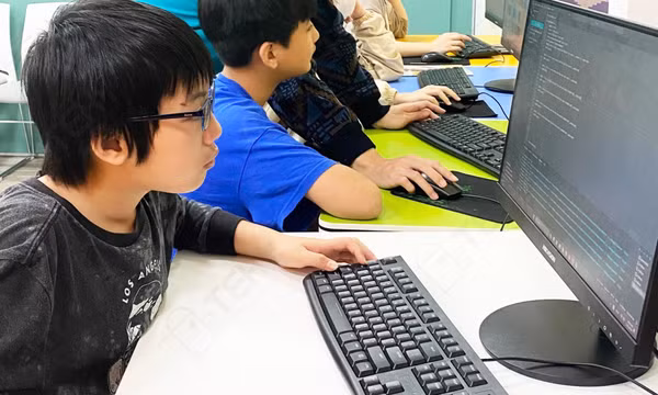 Trẻ em nên hay không nên học code?