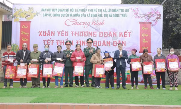 Chương trình “Xuân yêu thương đoàn kết - Tết thắm tình quân dân” tại TX Đông Triều