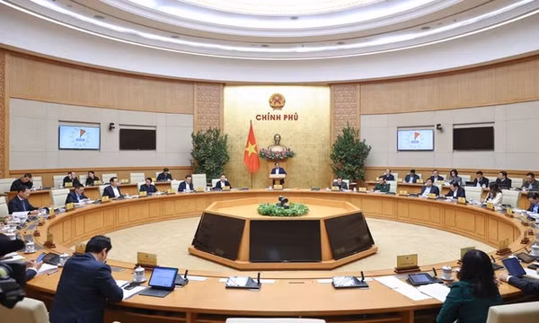 Khẩn trương sắp xếp đơn vị hành chính cấp xã, cấp huyện; triển khai chế độ tiền lương mới