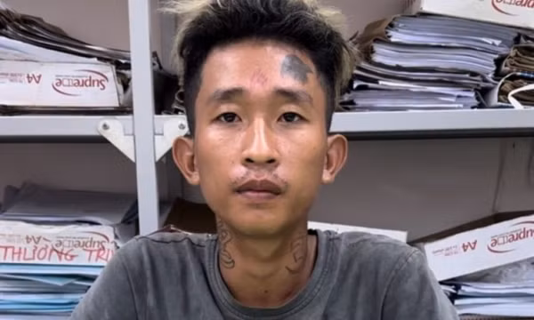 Bắt hai tên cướp táo tợn khống chế cướp vàng của nữ sinh trong đêm