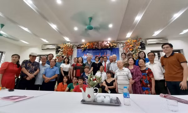 Sức sống thơ Đường luật Hạ Long