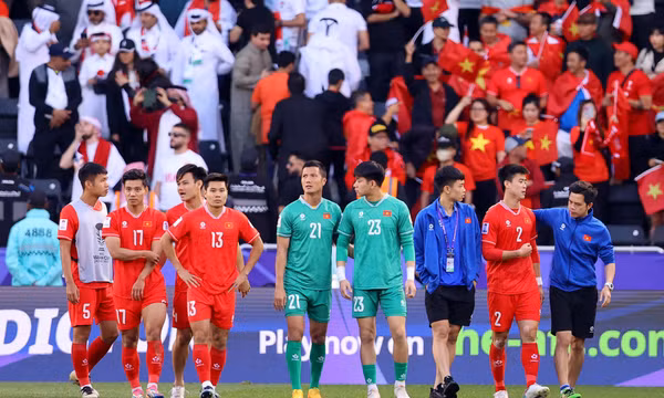 Tuyển Việt Nam: HLV Troussier 'tổng kết' gì năm hết Tết đến?