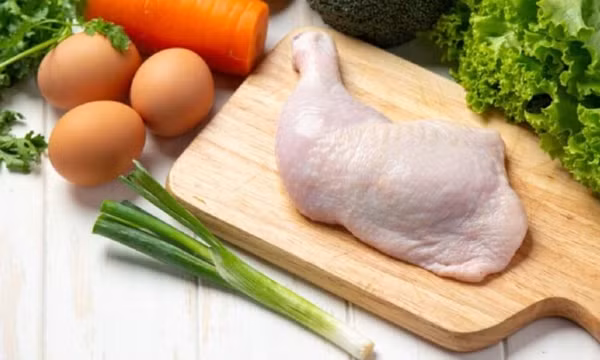Thịt gà và trứng, nguồn protein nào tốt hơn?