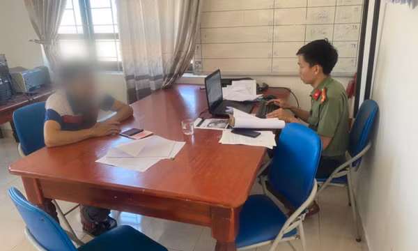 Tung ảnh nhạy cảm của “vợ hờ” lên mạng xã hội để níu kéo tình cảm
