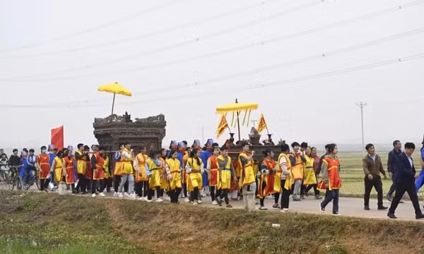 Bộ VH-TT-DL: Người dân không nên đốt vàng mã tràn lan dịp lễ hội Xuân