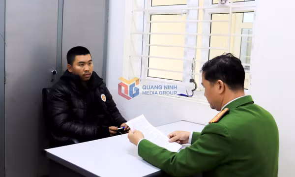 Bắt giữ đối tượng tháo hàng loạt gương ô tô trong đêm