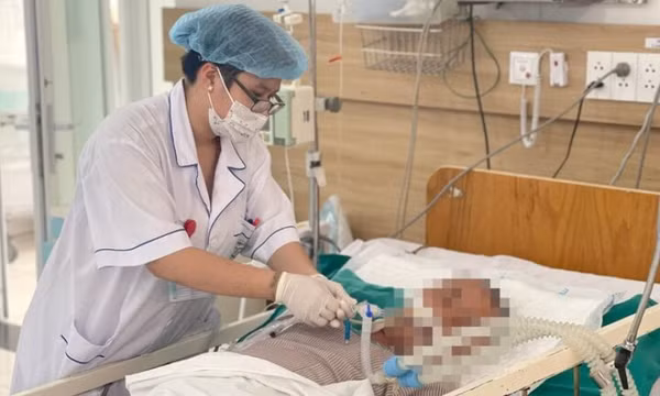 Cảnh báo ngộ độc rượu cận Tết