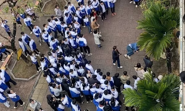 Học sinh lớp 10 rơi từ tầng 4 xuống tử vong