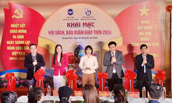 Khai mạc Hội sách, báo xuân Giáp Thìn 2024