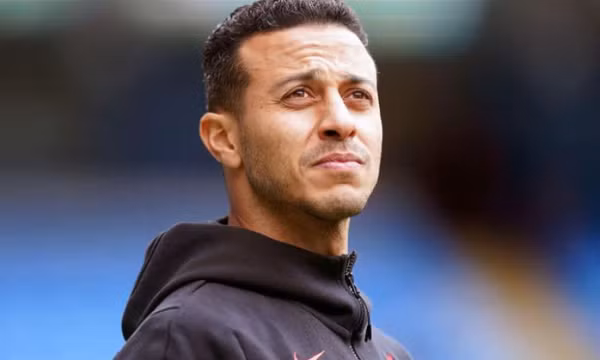 Ra sân cho Liverpool sau 9 tháng, Thiago lại dính chấn thương