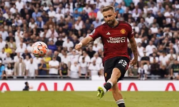 Man United nhận cú sốc từ Luke Shaw