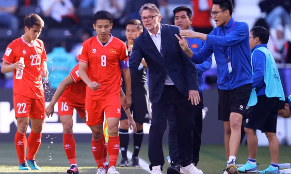 Tuyển Việt Nam tái đấu Indonesia: HLV Troussier đau đầu với 'tử huyệt'