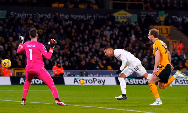 Man Utd thắng ở phút bù trong trận cầu bảy bàn