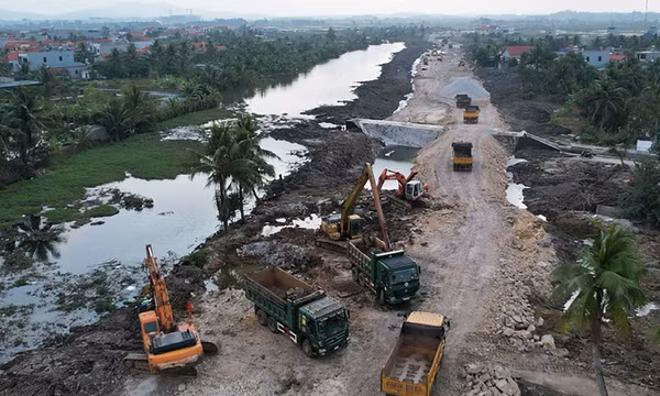 Tăng tốc thi công đường nối cầu Bến Rừng