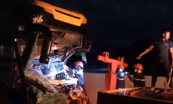 Tai nạn nghiêm trọng trên cao tốc Nha Trang - Cam Lâm, 2 người tử vong