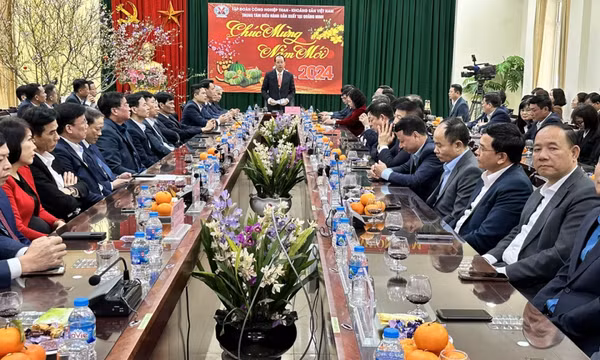 Tập đoàn Công nghiệp Than - Khoáng sản Việt Nam khai xuân Giáp Thìn 2024
