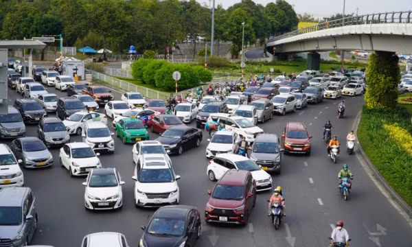 Từ 6/2, sân bay Nội Bài, Tân Sơn Nhất thu phí không dừng