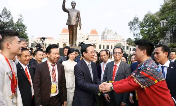 Chủ tịch nước và Phu nhân dự Chương trình nghệ thuật 'Xuân Quê hương 2024'