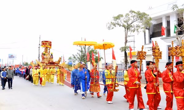 Lễ hội Đại kỳ phúc đình Vạn Yên (phường Tuần Châu)