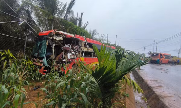 Hai xe khách tông trực diện trên quốc lộ 14 ở Bình Phước, 3 người thương vong