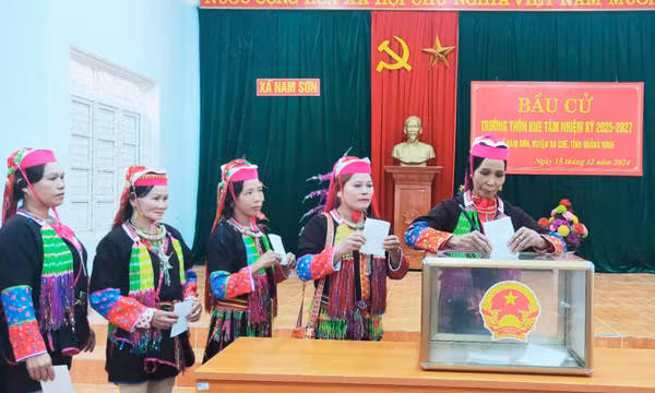 Tưng bừng ngày hội “Dân tin - Đảng cử” bầu trưởng thôn, bản khu phố