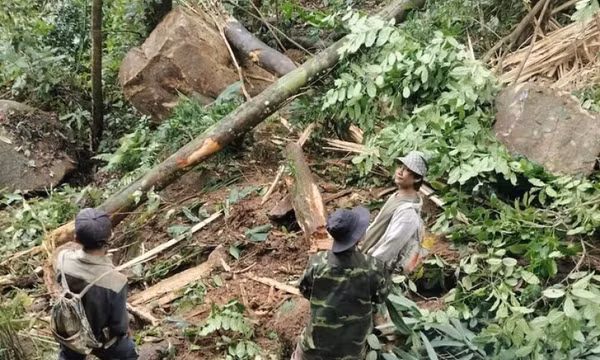 Hàng chục tảng đá lớn lăn xuống làng Tu Hon: Đề nghị công bố tình huống khẩn cấp