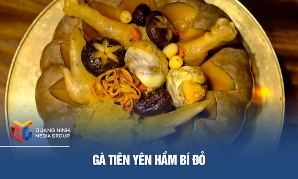 Gà Tiên Yên hầm bí đỏ