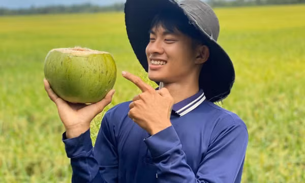 'Những người làm phim truyền hình truyền thống nên học hỏi Lê Tuấn Khang'