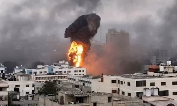 Israel tấn công kho đạn ở Damascus khiến ít nhất 17 người thiệt mạng