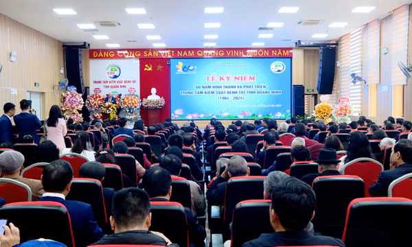 Phấn đấu làm tốt công tác y tế dự phòng, bảo vệ sức khoẻ nhân dân