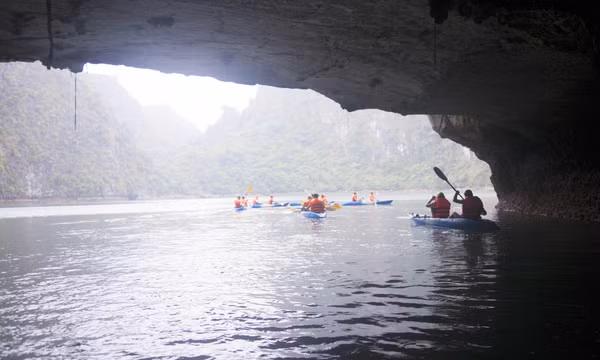Hồ Ba Hầm - bức tranh tự nhiên hùng vĩ