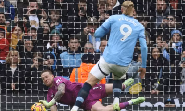 Haaland đá hỏng phạt đền trong trận hòa của Man City