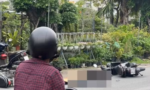 Va chạm với xe tải chở hàng, nam sinh viên tử vong thương tâm